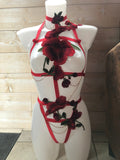 Body harnais  sexy rouge en broderie coquelicot et élastique