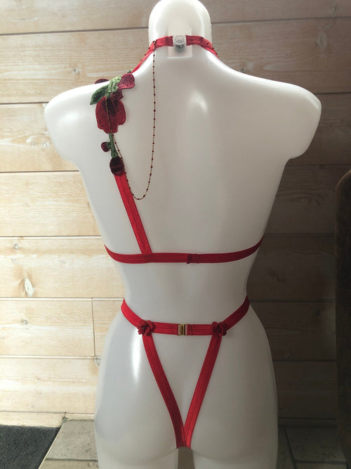 Body harnais  sexy rouge en broderie coquelicot et élastique