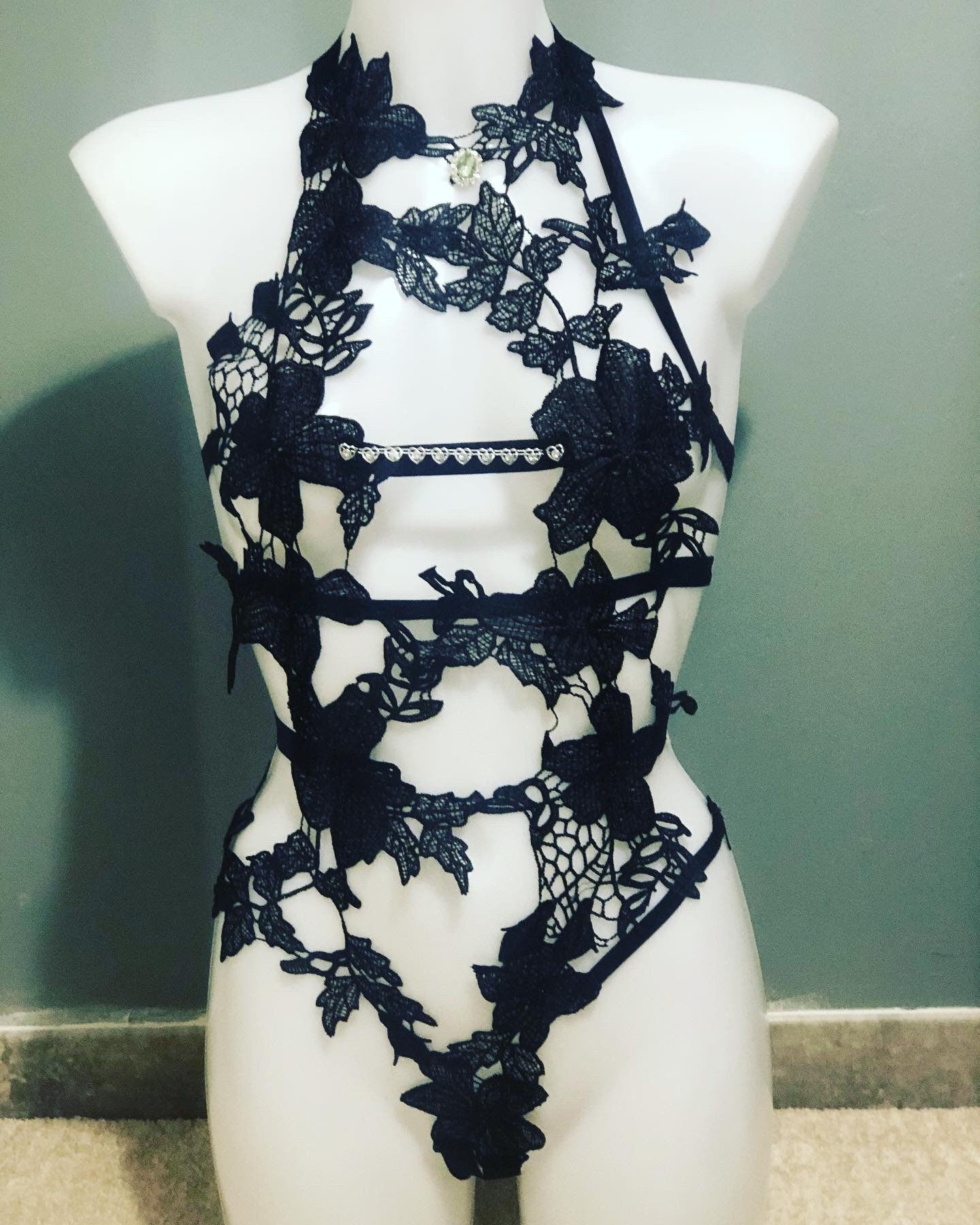 Harnais body élastique en dentelle noire
