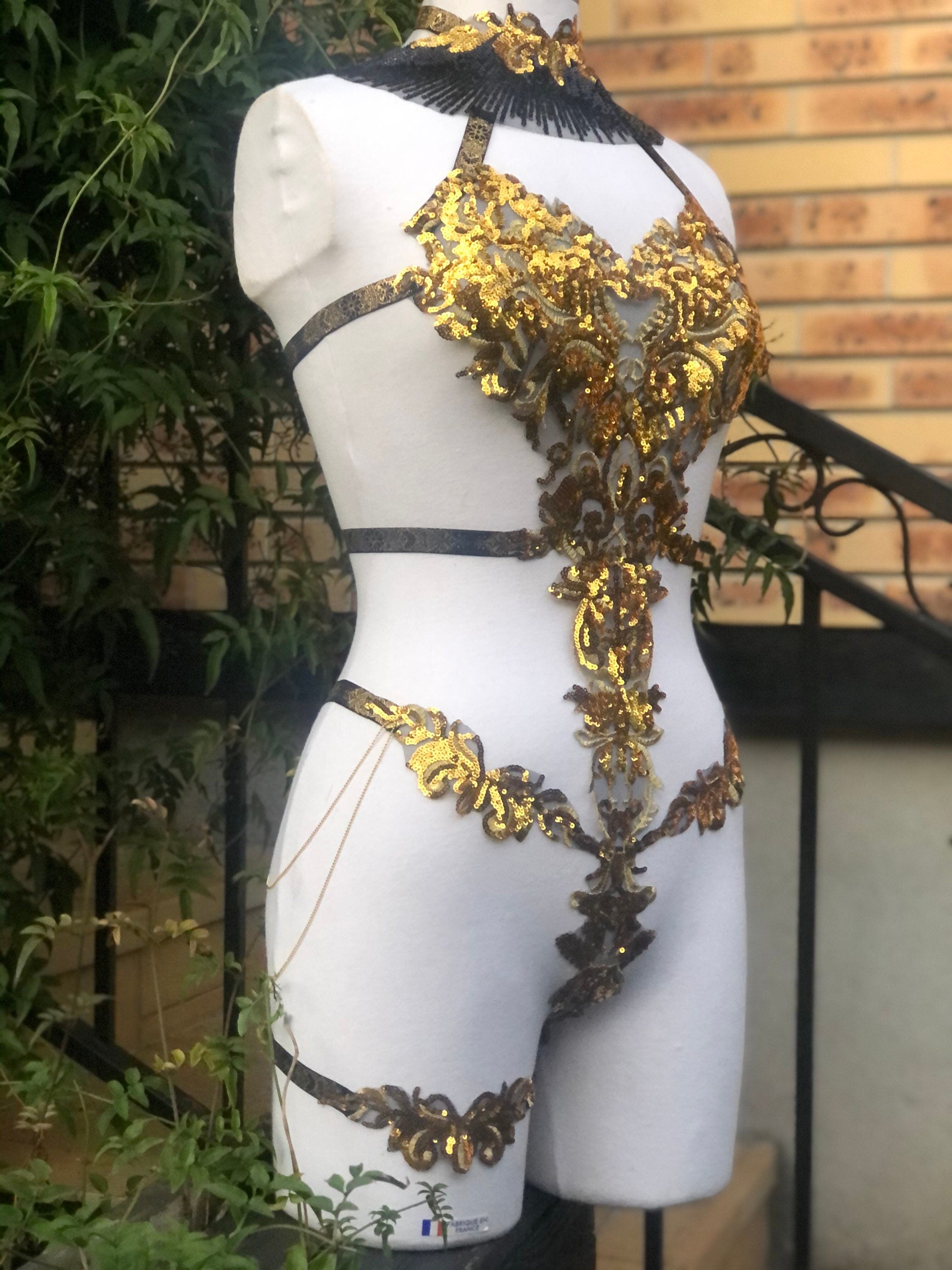 Body cage brodé en sequins or et noir ajustable