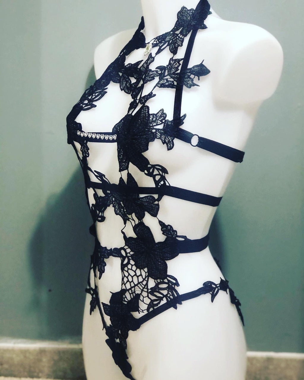 Harnais body élastique en dentelle noire