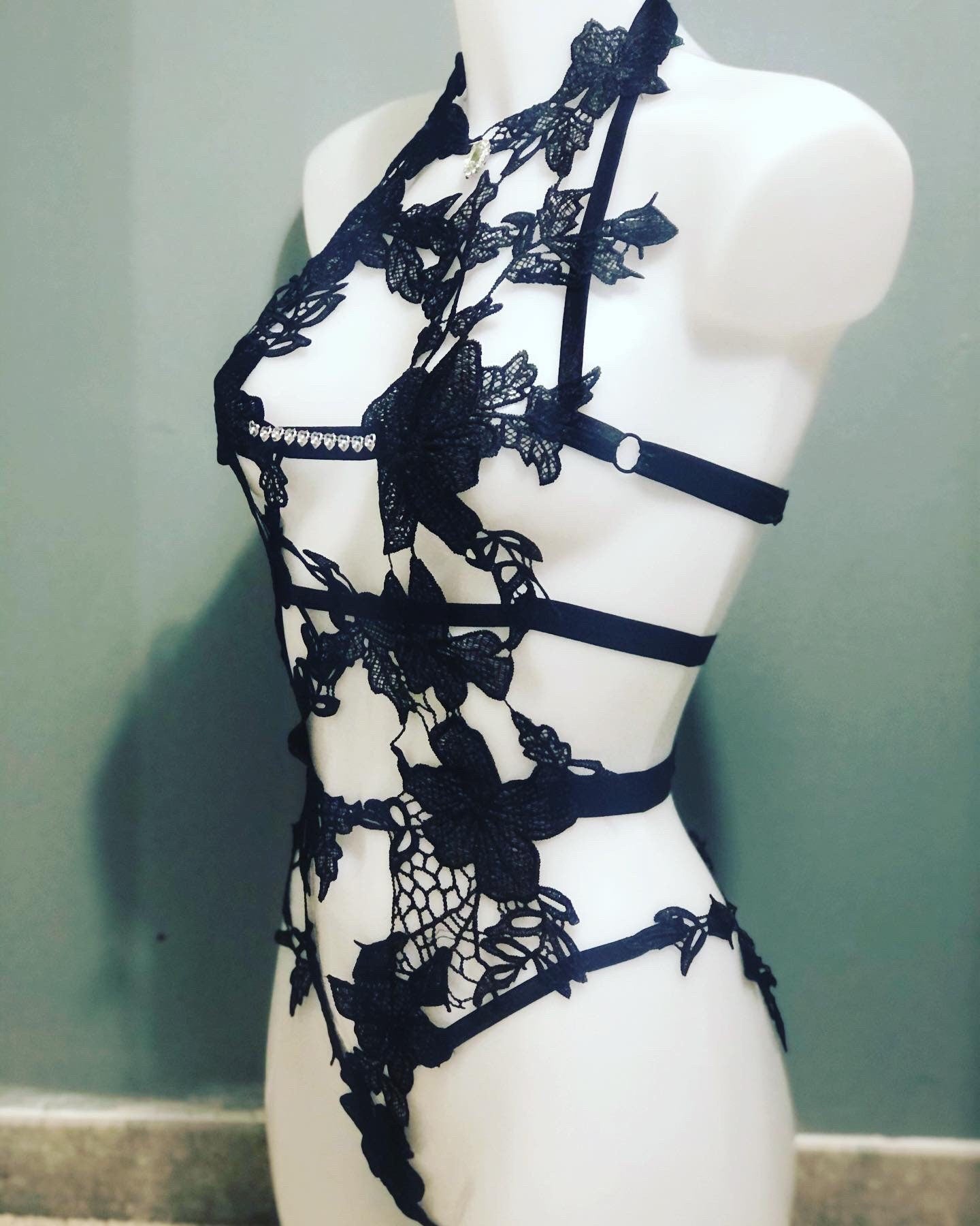 Harnais body élastique en dentelle noire