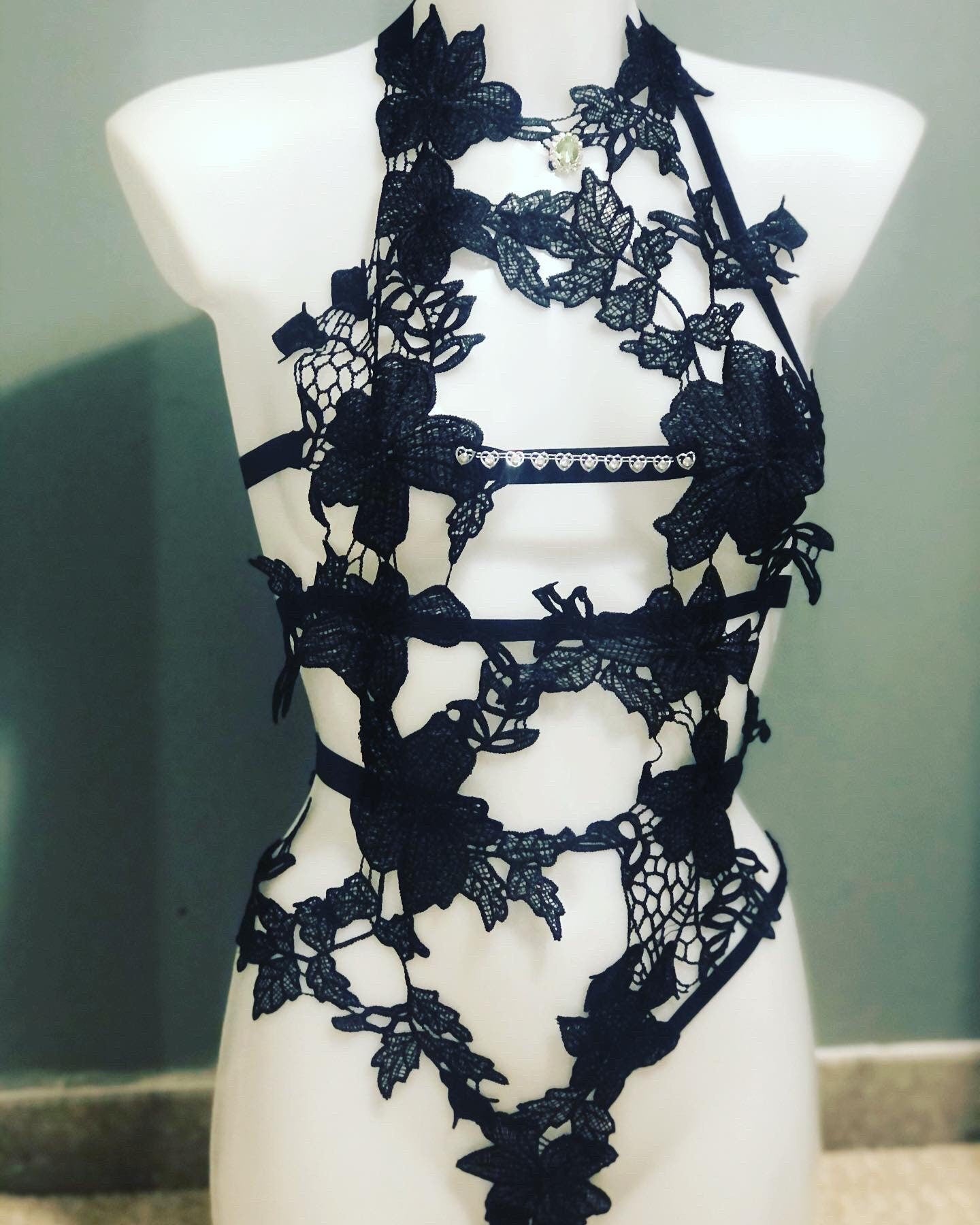 Harnais body élastique en dentelle noire