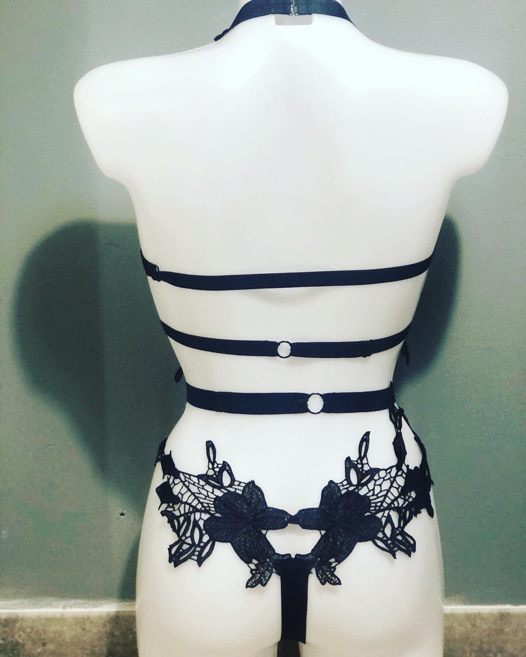Harnais body élastique en dentelle noire