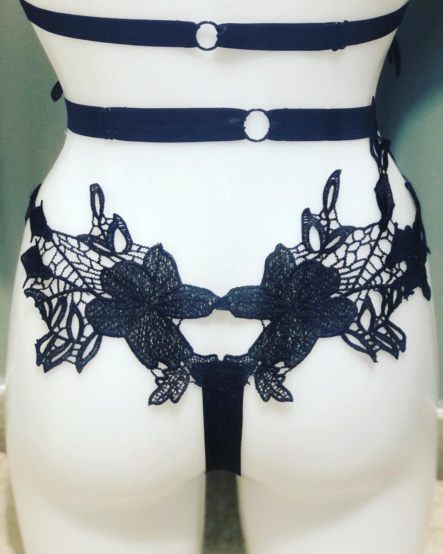 Harnais body élastique en dentelle noire
