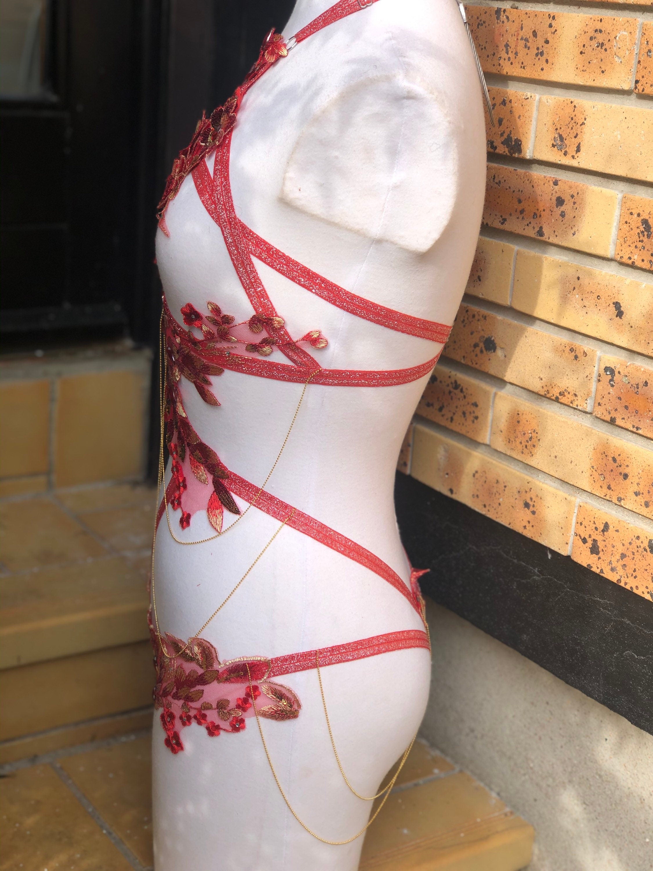 Harnais brodé sexy érotique lingerie en lurex