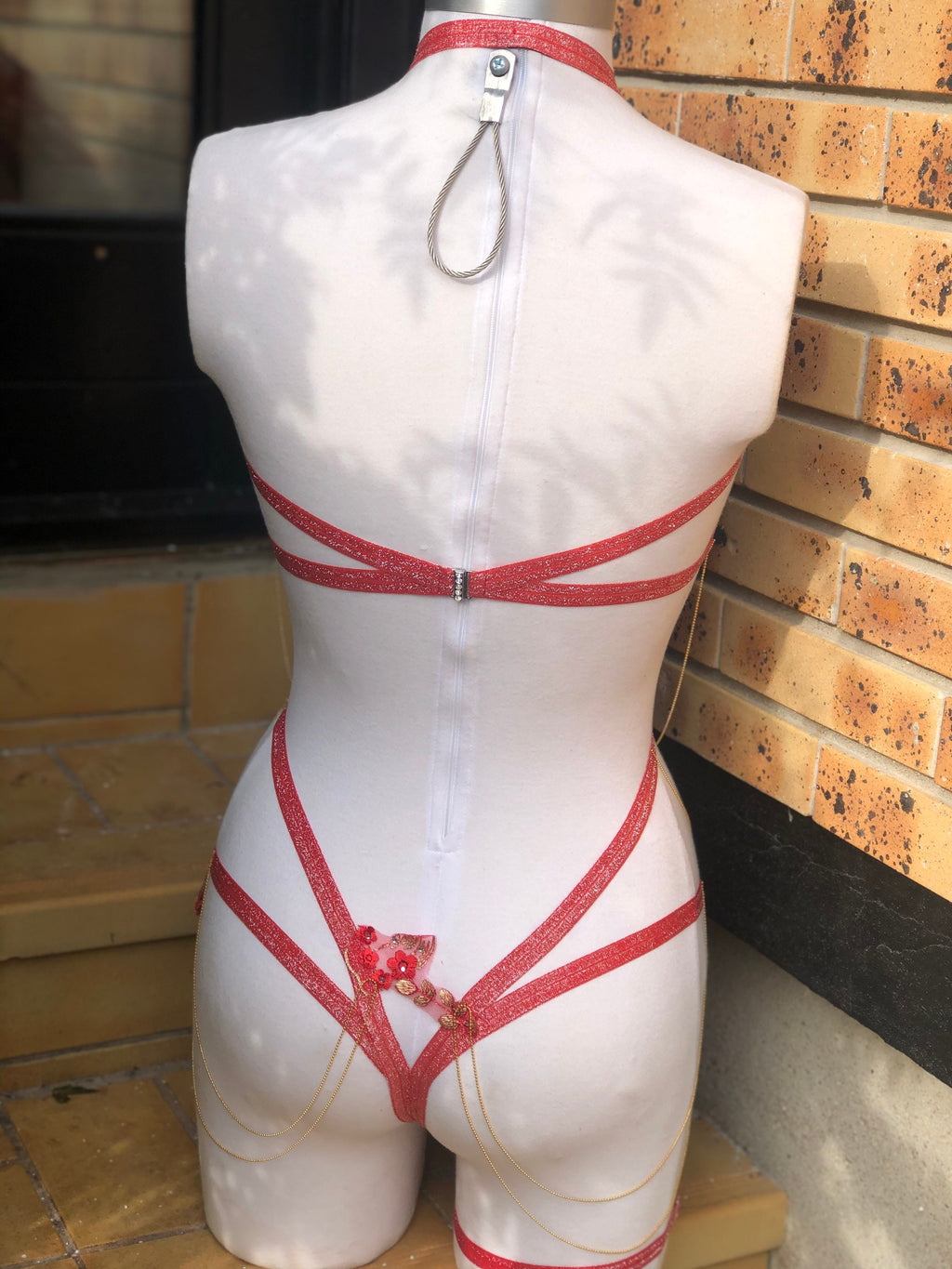 Harnais brodé sexy érotique lingerie en lurex