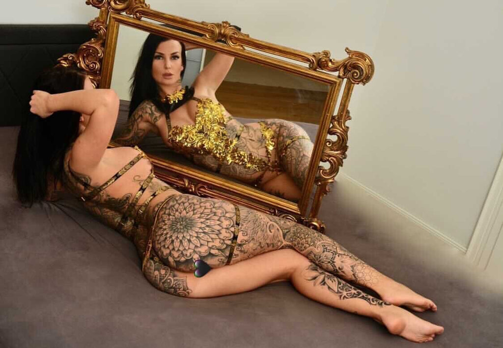 Body cage brodé en sequins or et noir ajustable