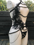 Harnais sexy en dentelle noir et perles