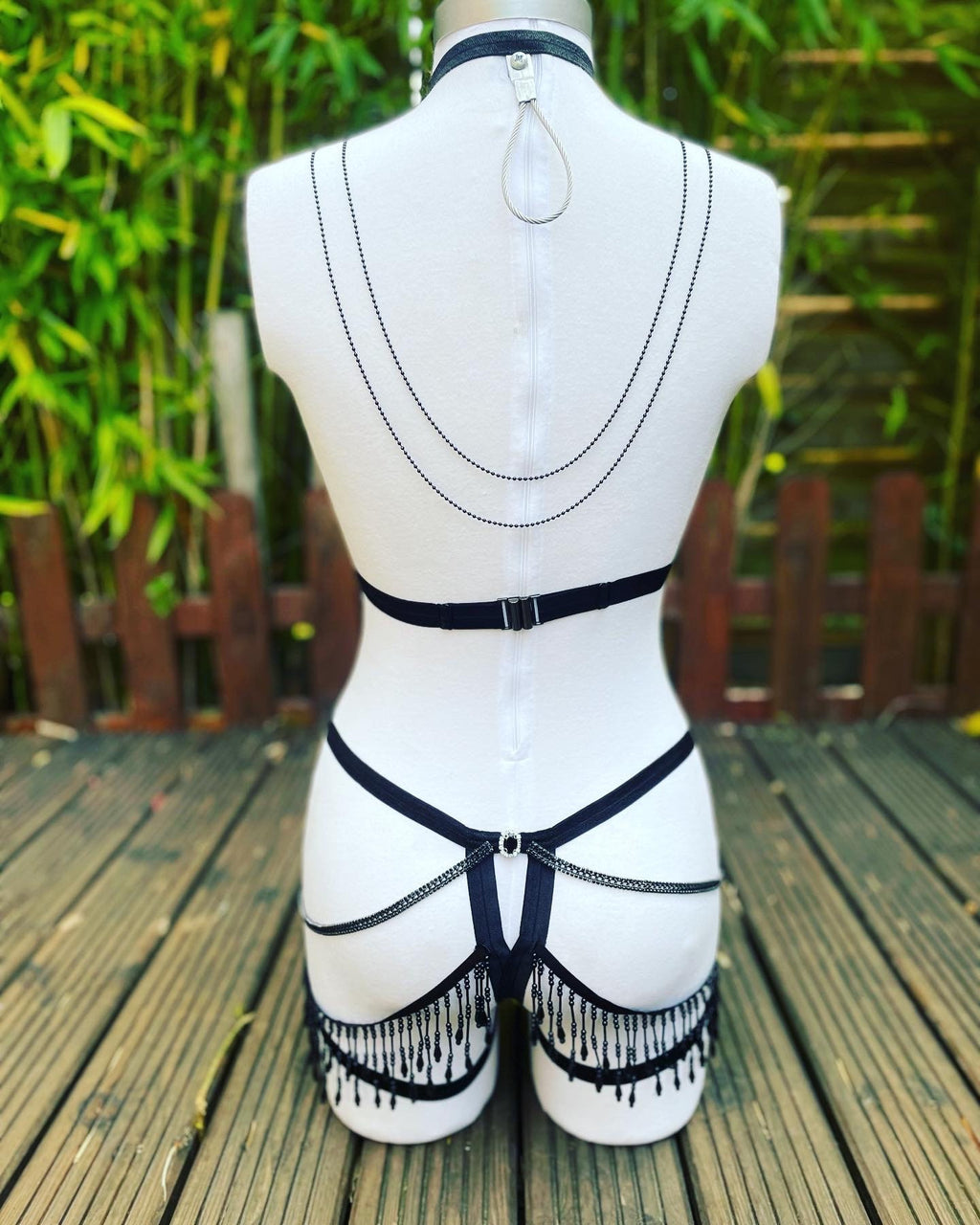 Harnais body cage noire en broderie