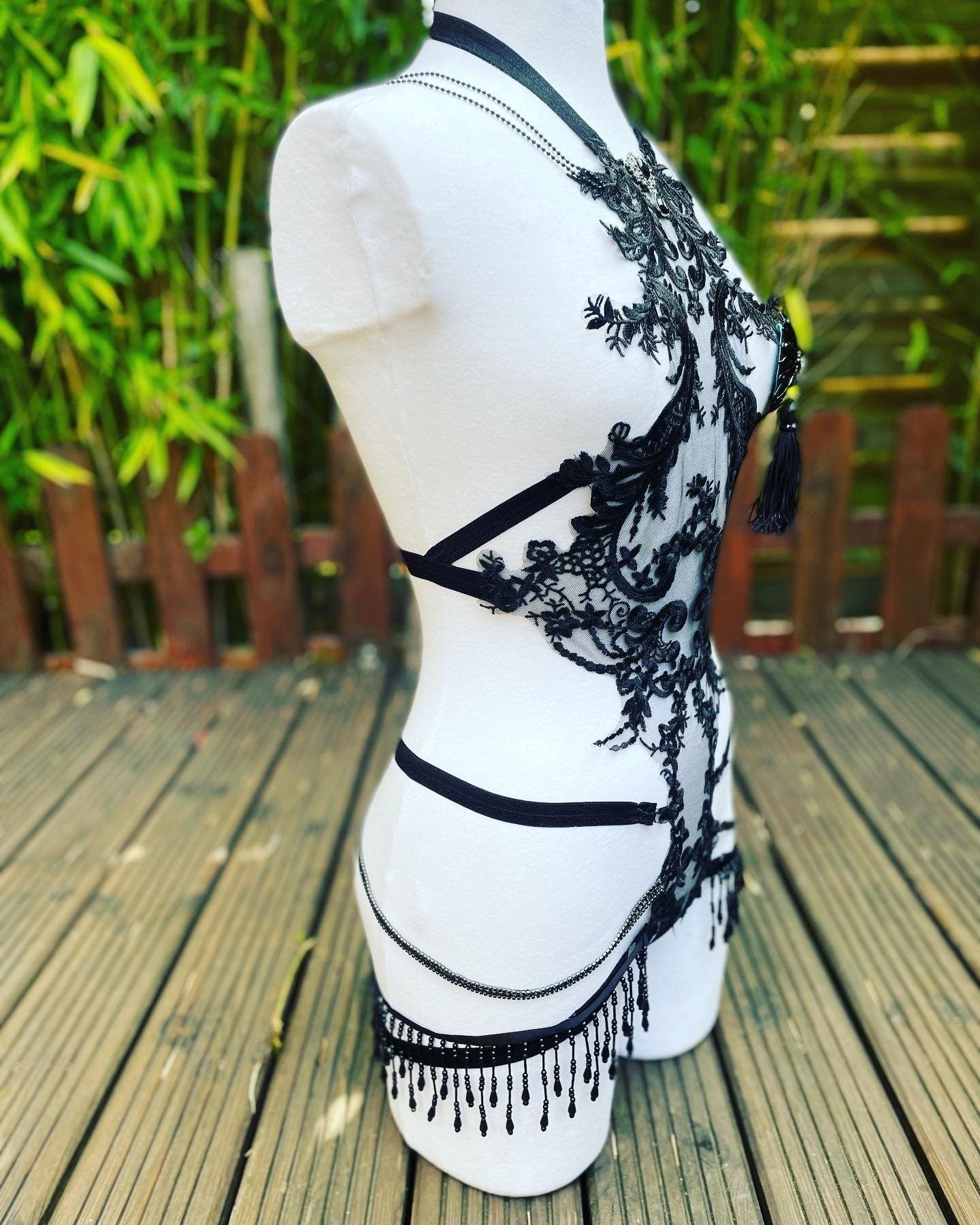 Harnais body cage noire en broderie