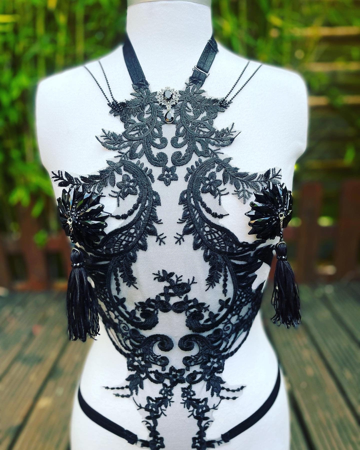 Harnais body cage noire en broderie
