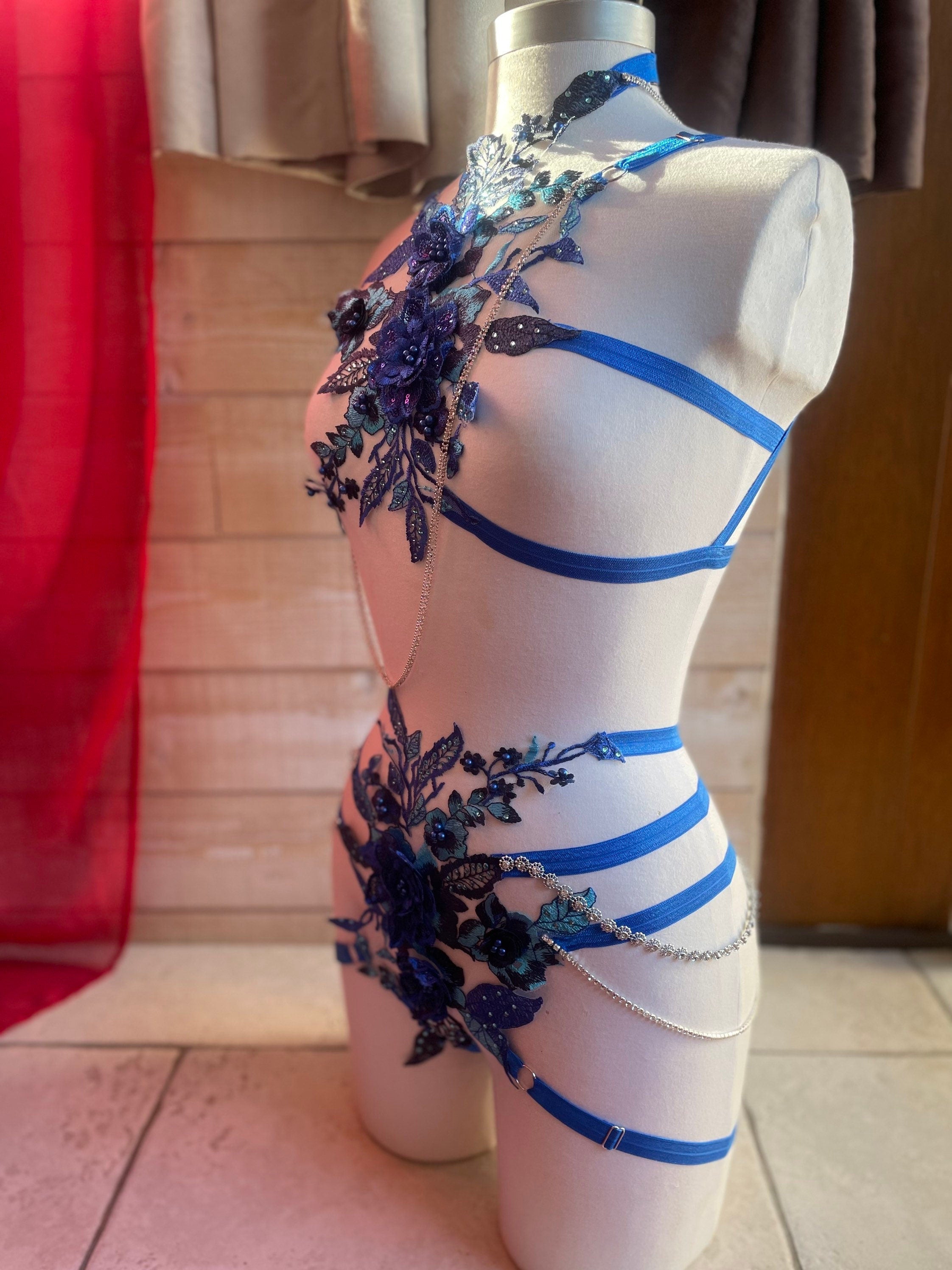Ensemble harnais string et strass bleu fleurs