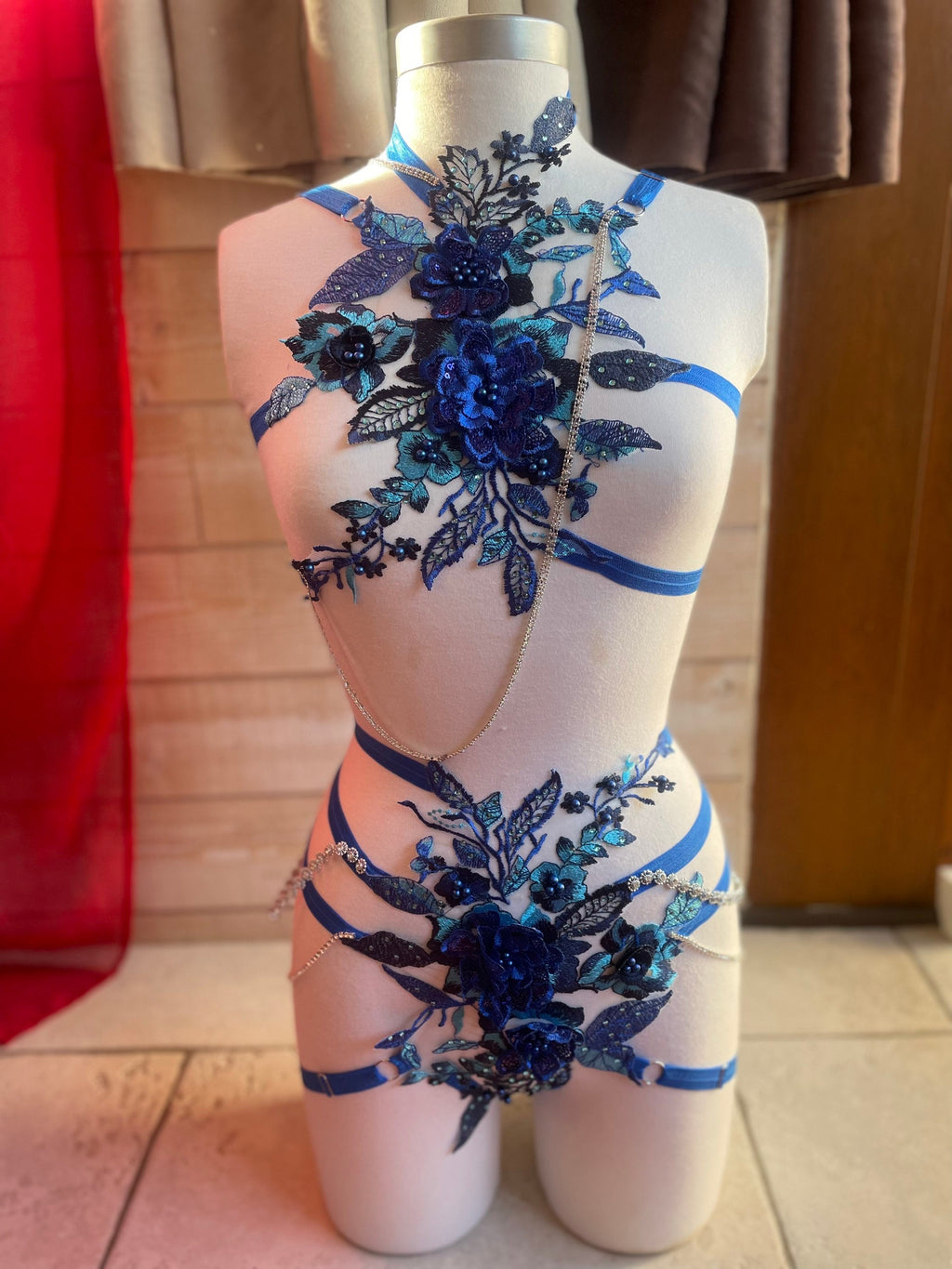 Ensemble harnais string et strass bleu fleurs