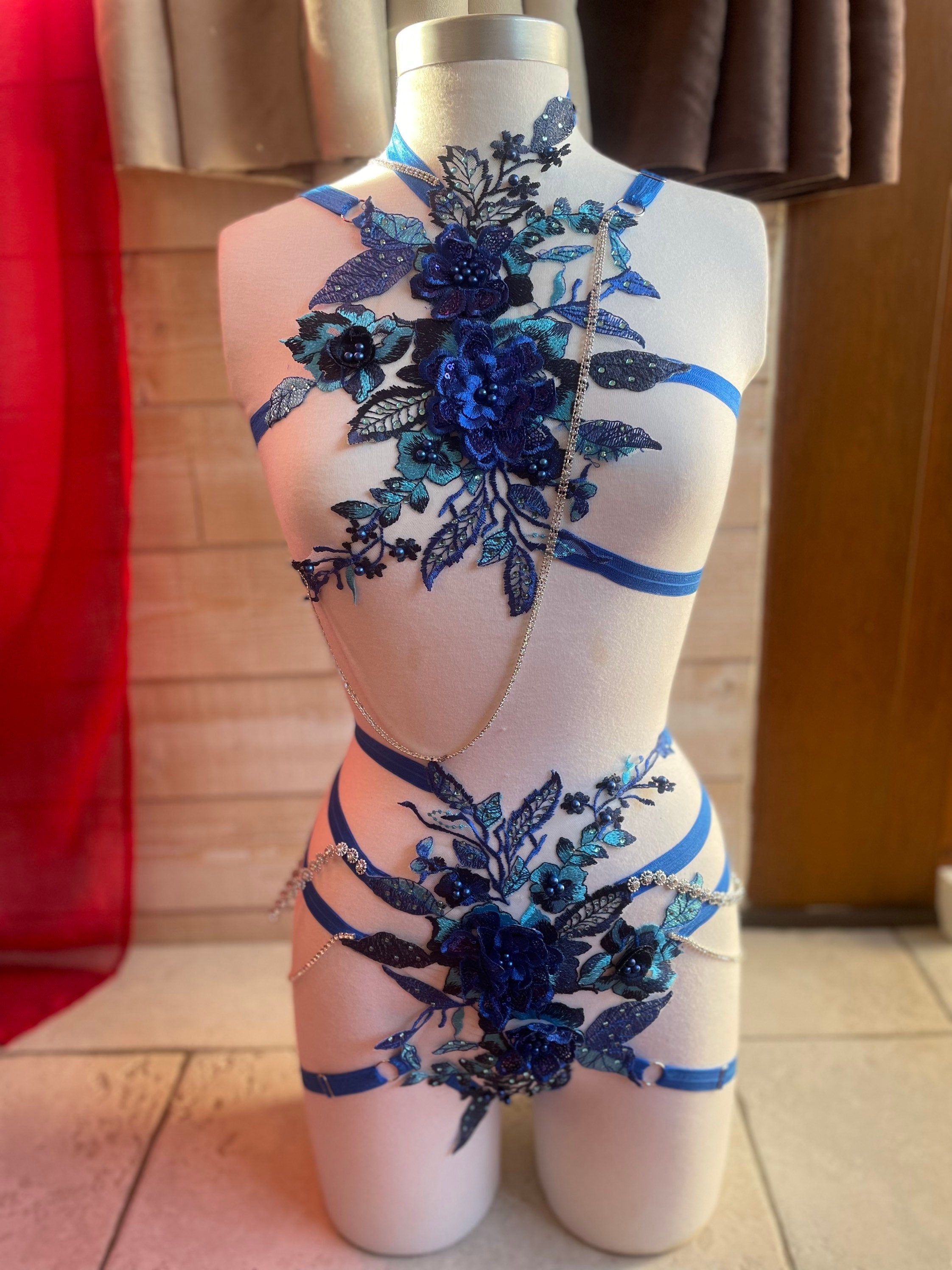 Ensemble harnais string et strass bleu fleurs