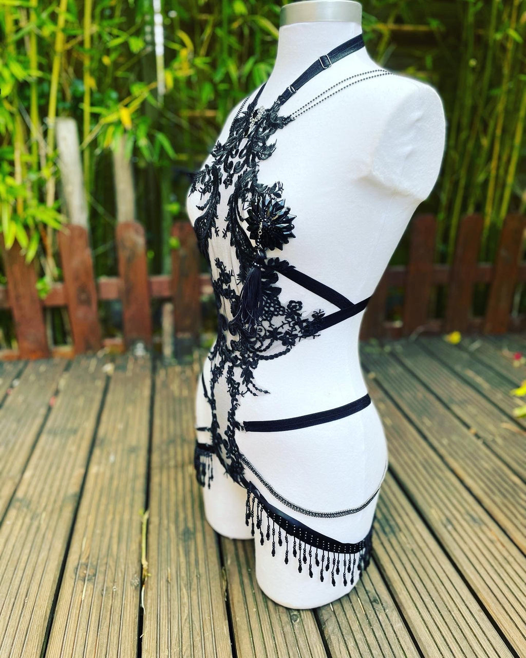 Harnais body cage noire en broderie