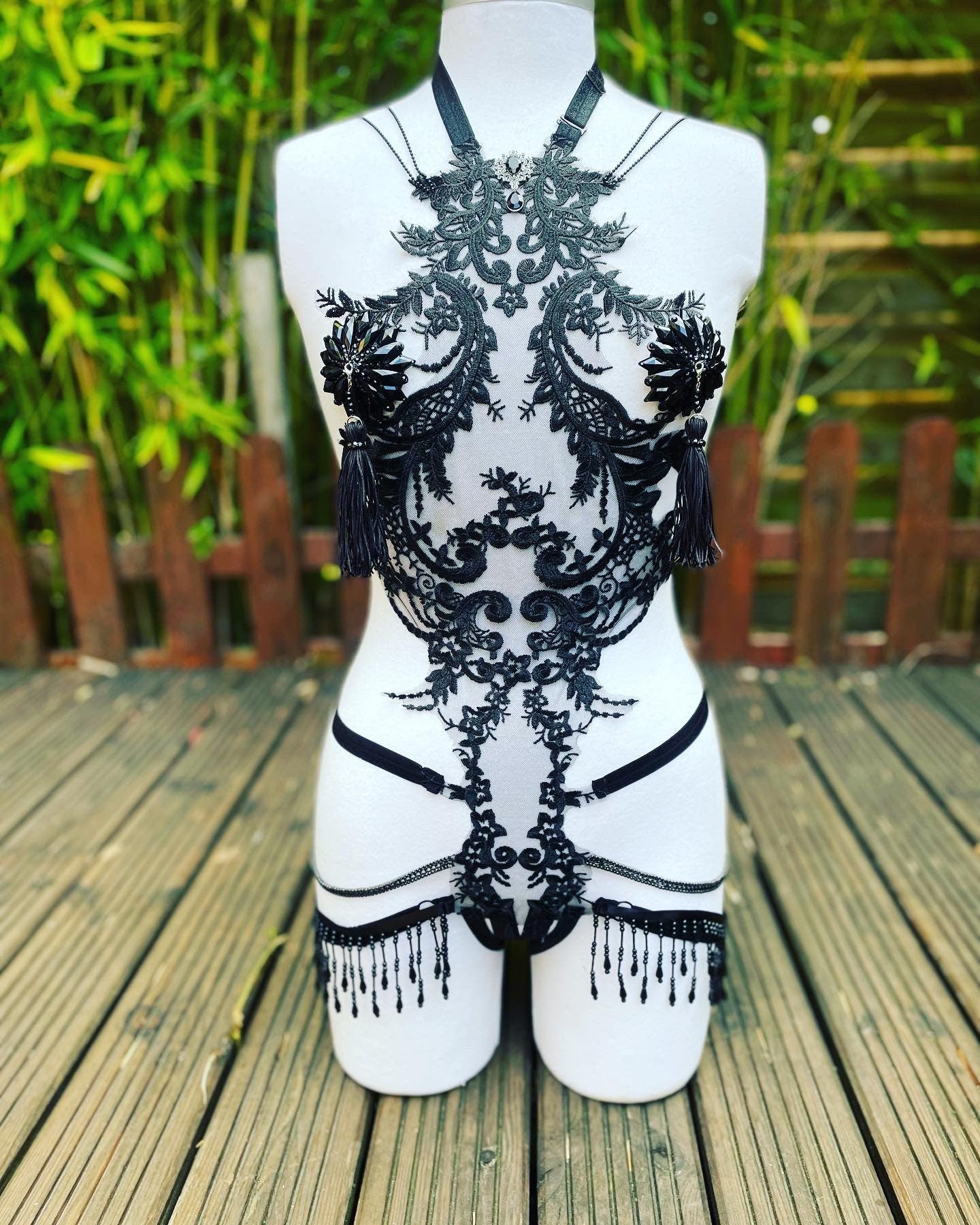 Harnais body cage noire en broderie