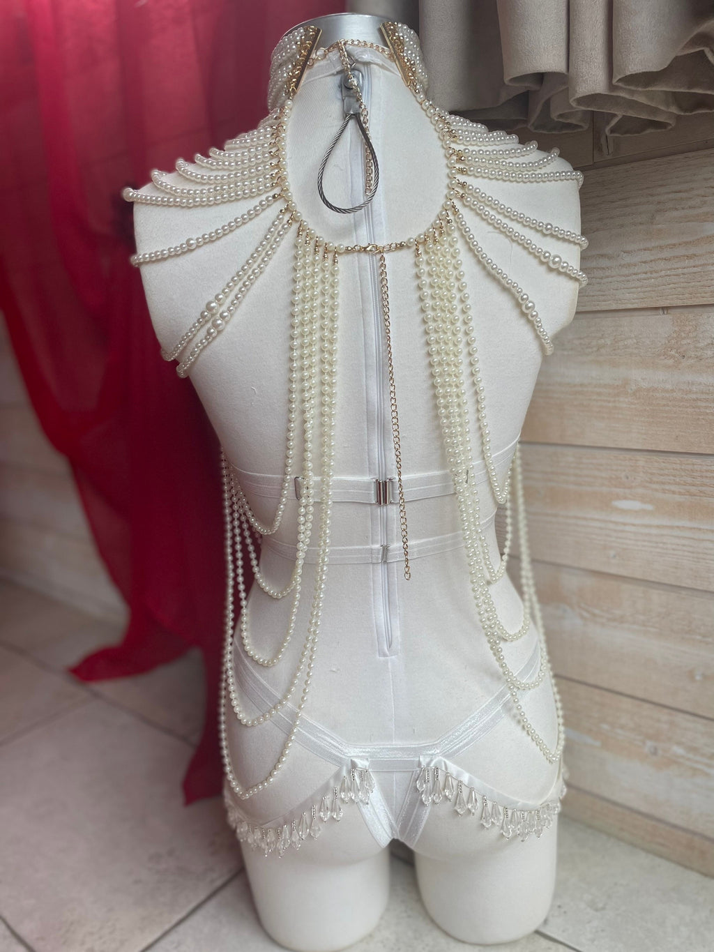 Ensembles lingerie harnais en broderie et sequins