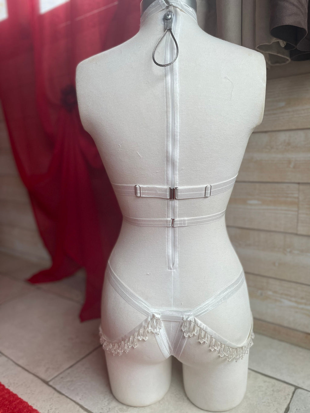Ensembles lingerie harnais en broderie et sequins