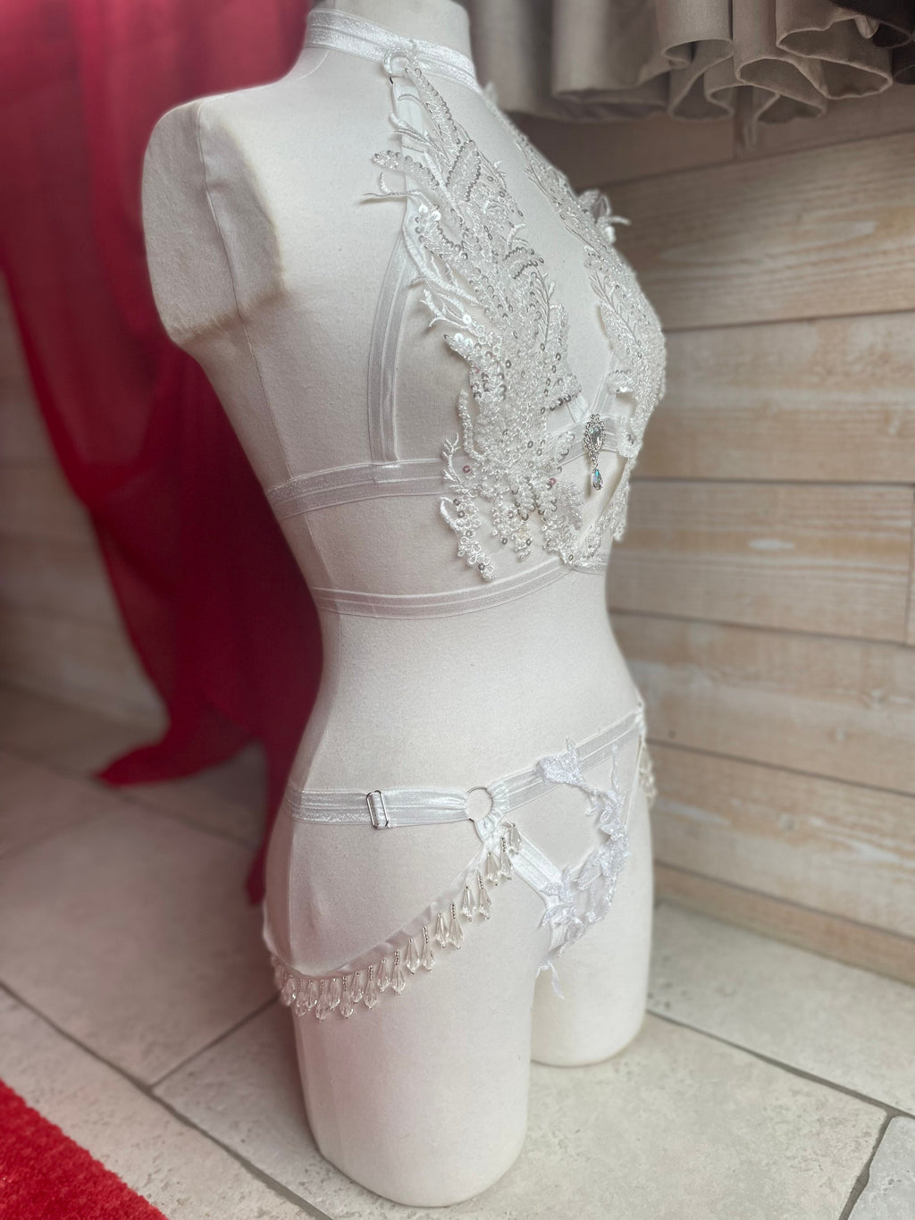 Ensembles lingerie harnais en broderie et sequins