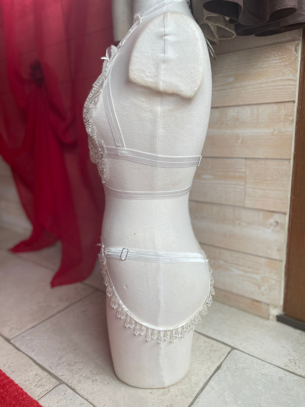 Ensembles lingerie harnais en broderie et sequins
