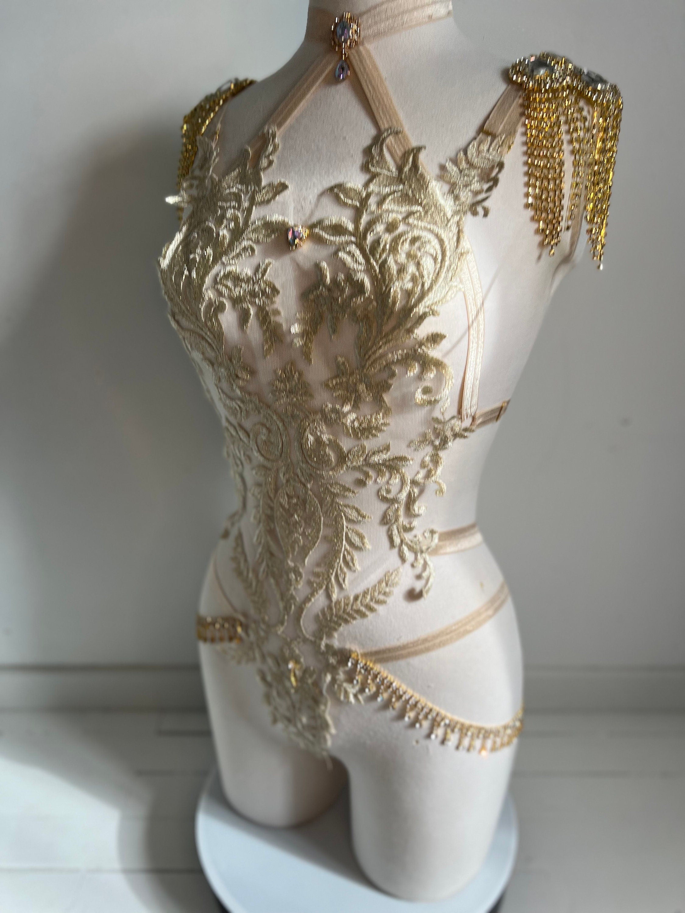 Harnais bijoux en dentelle or et épaulettes strass