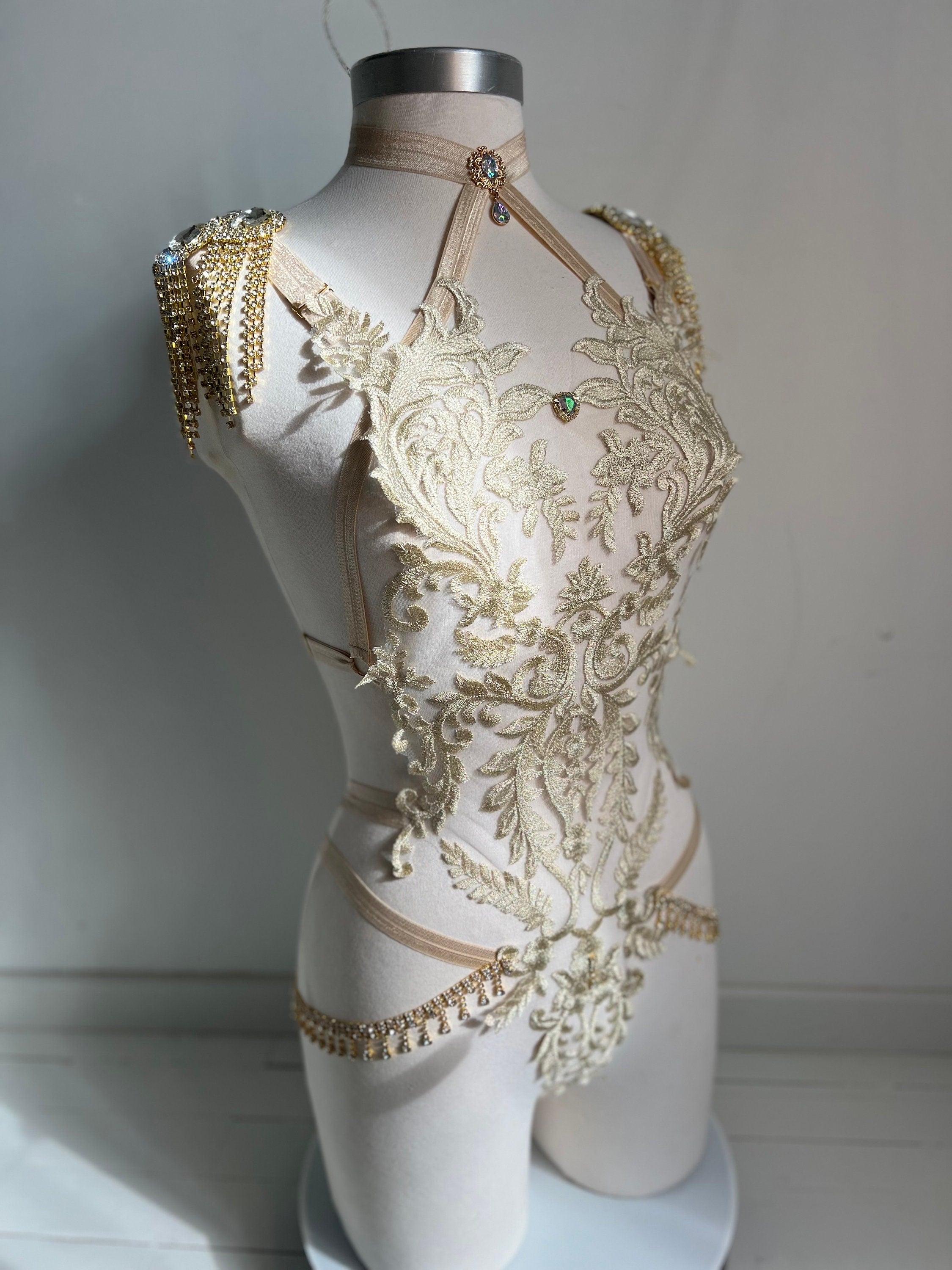 Harnais bijoux en dentelle or et épaulettes strass