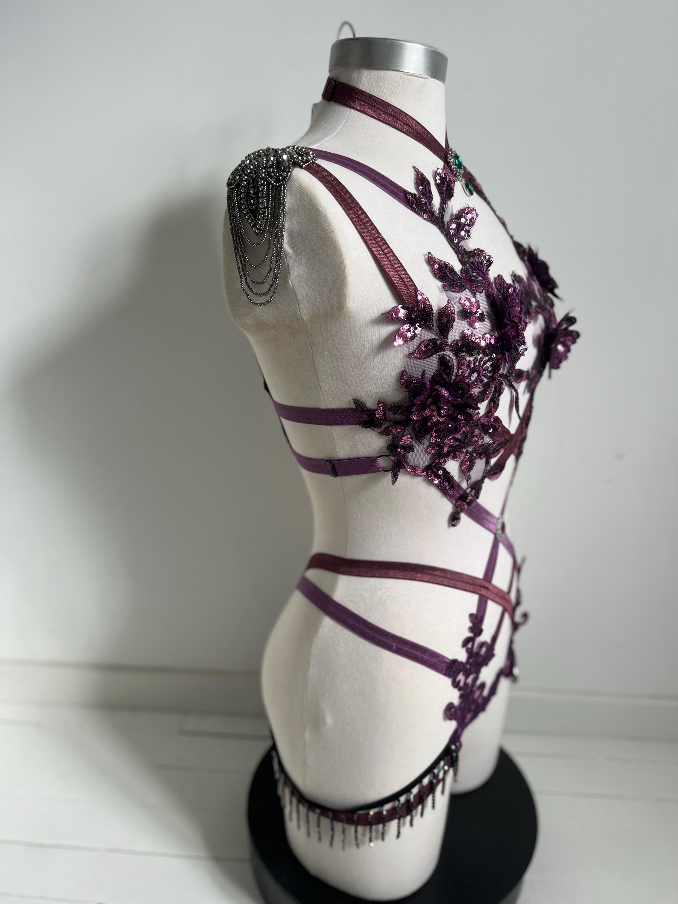 Harnais body ajustable en sequins et perles avec épaulettes violet