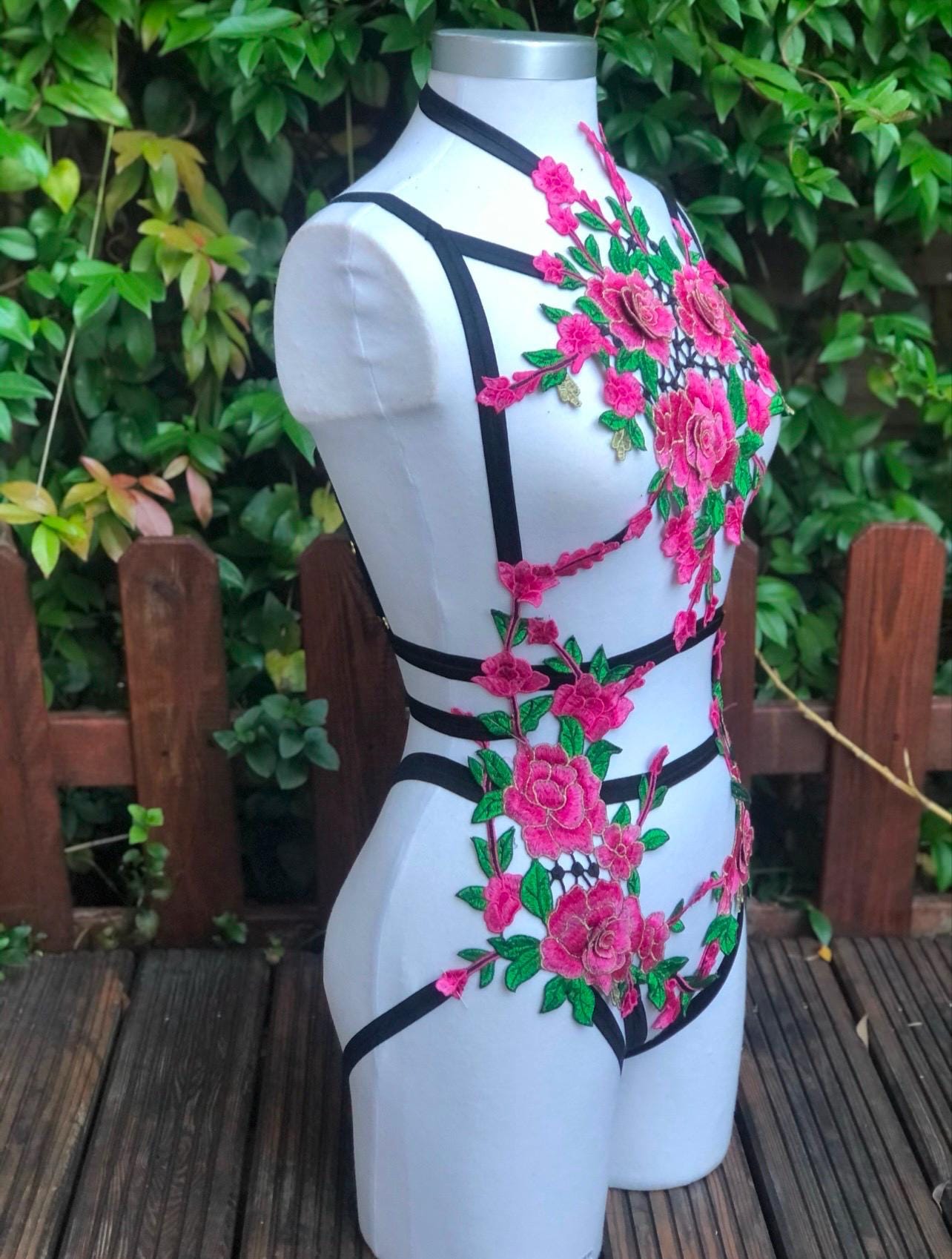 harnais en broderie florale ajustable dans le dos