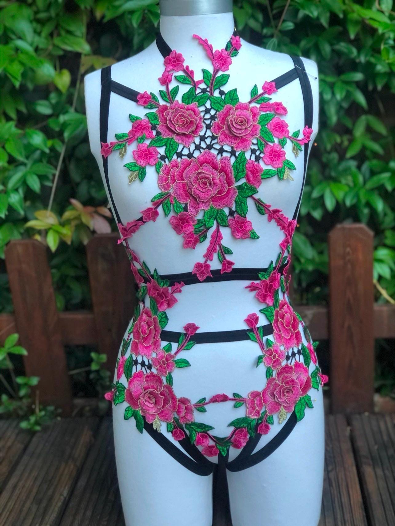 harnais en broderie florale ajustable dans le dos