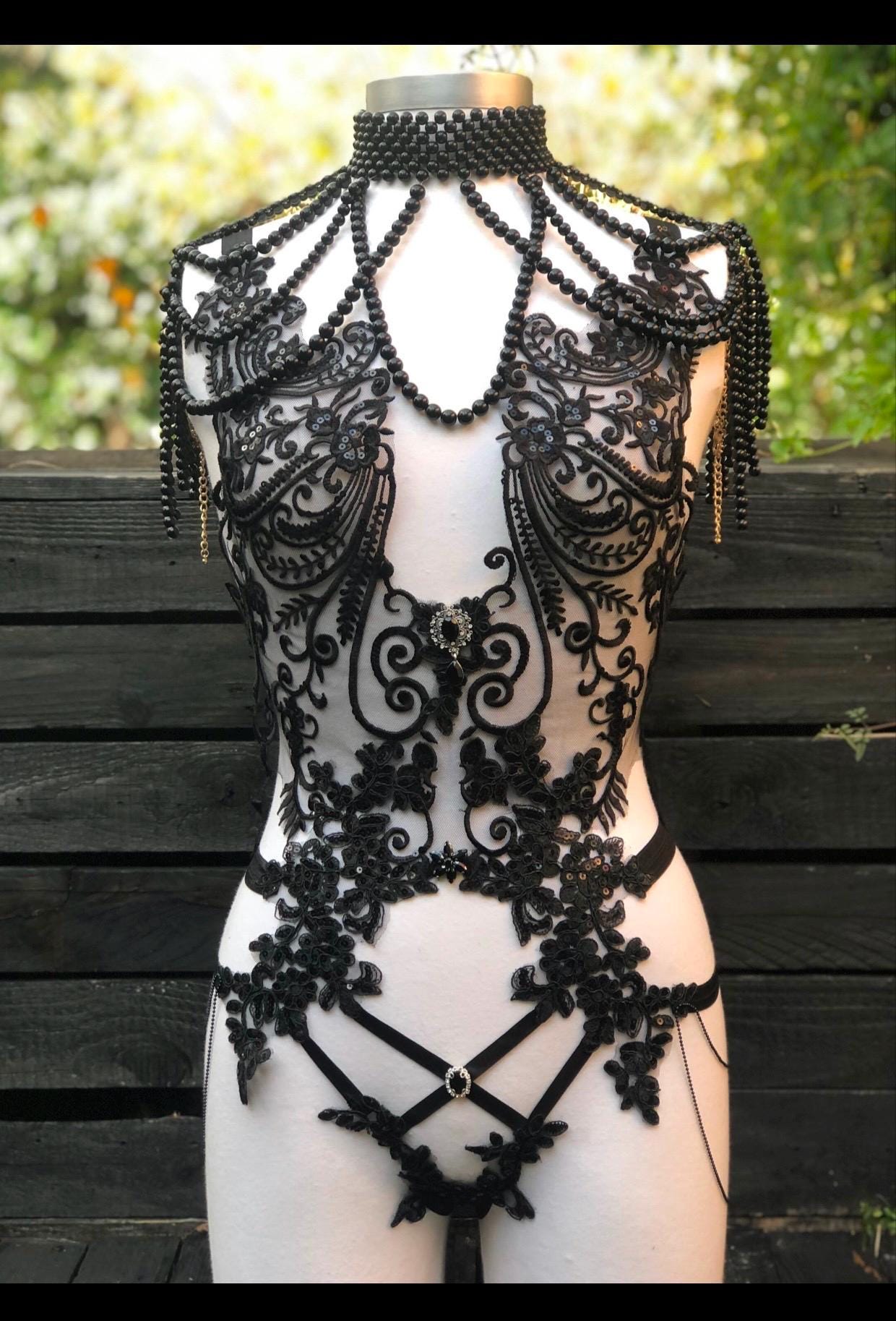 body en dentelle à sequins et perles avec épaulettes