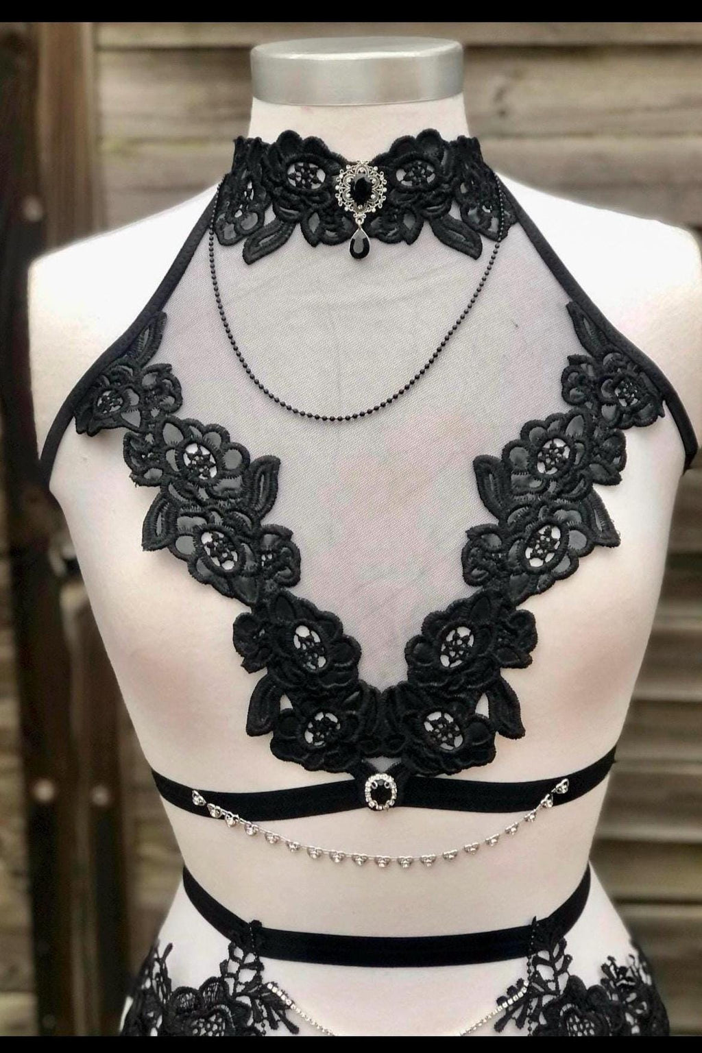 Ensemble deux pièces en cuir végétal et guipure noir