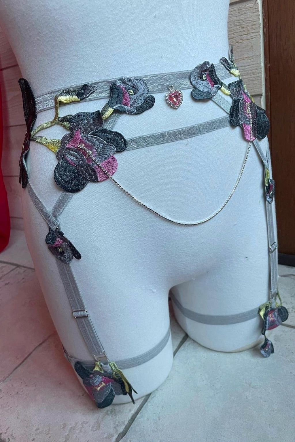 Body cage fleuris gris perle avec porte jarretelles ou seul