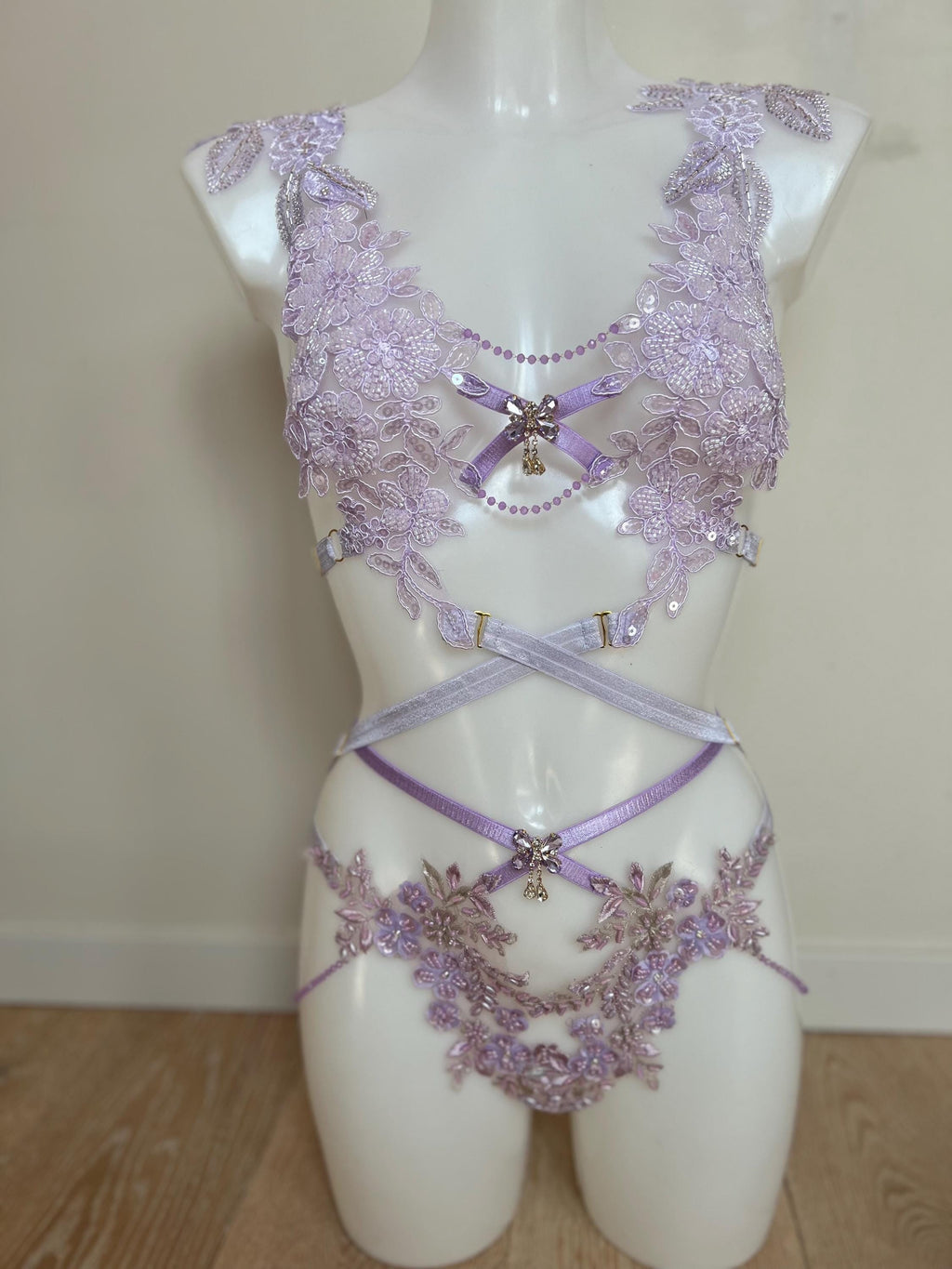 Body harnais en perles parme décoré de strass