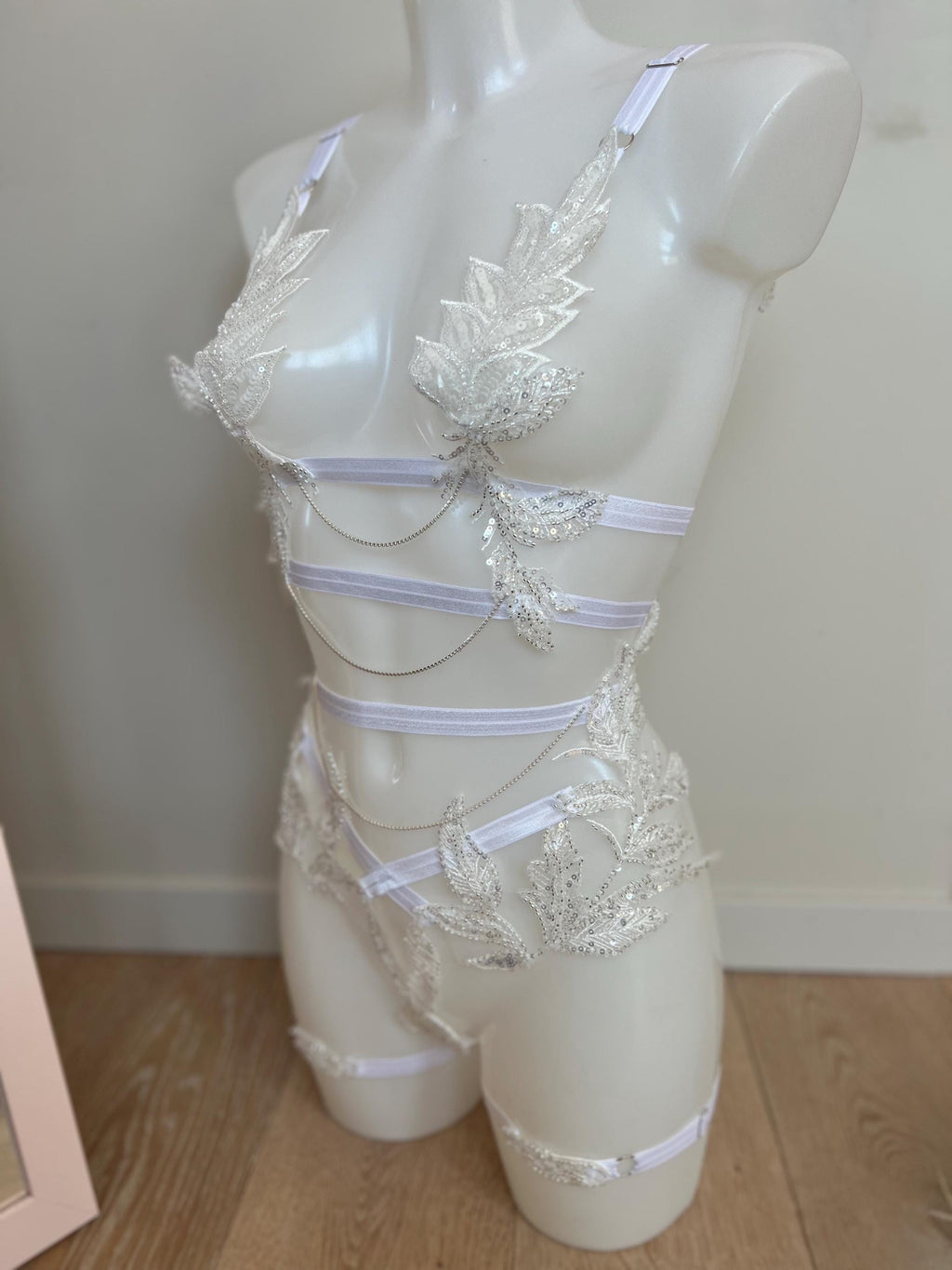 Body précieux blanc en dentelle motifs feuilles