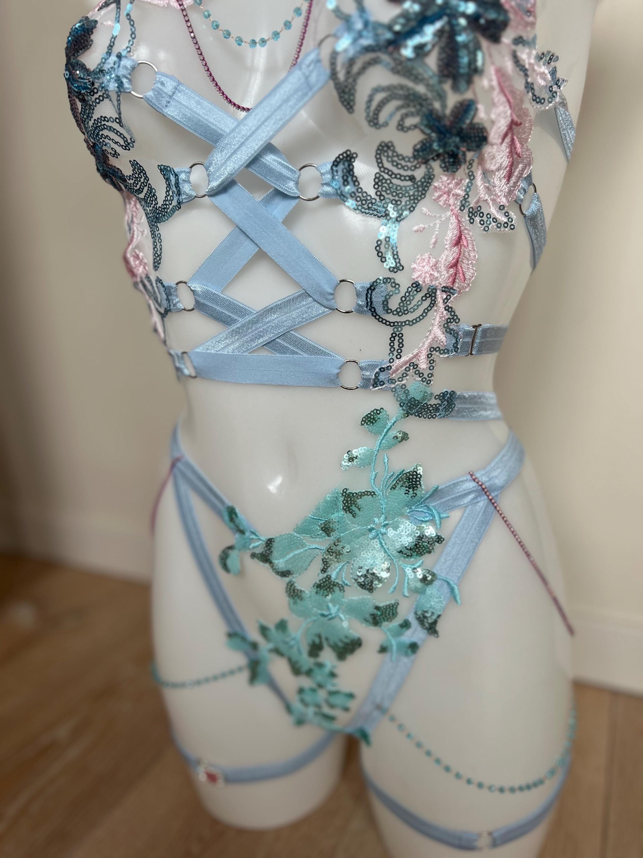body bicolore en guipure recouvert de sequins bleu