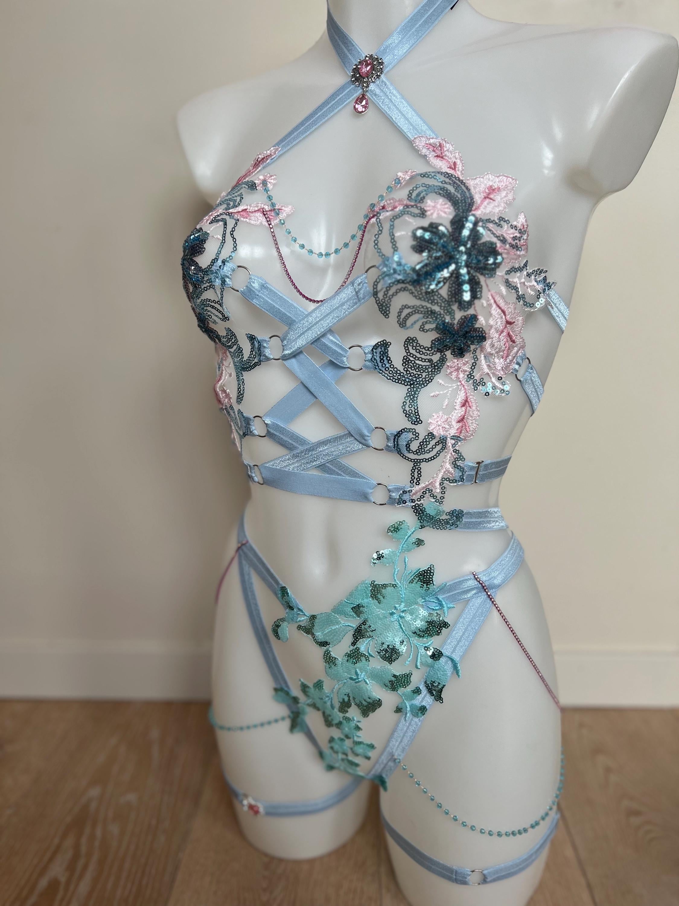 body bicolore en guipure recouvert de sequins bleu