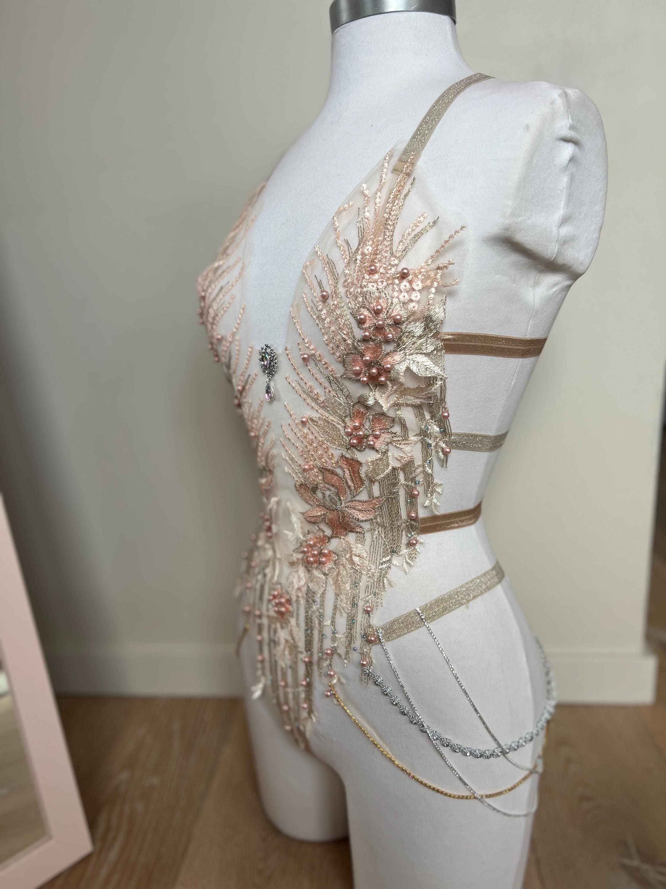 Harnais beige  dentelle précieuse et strass