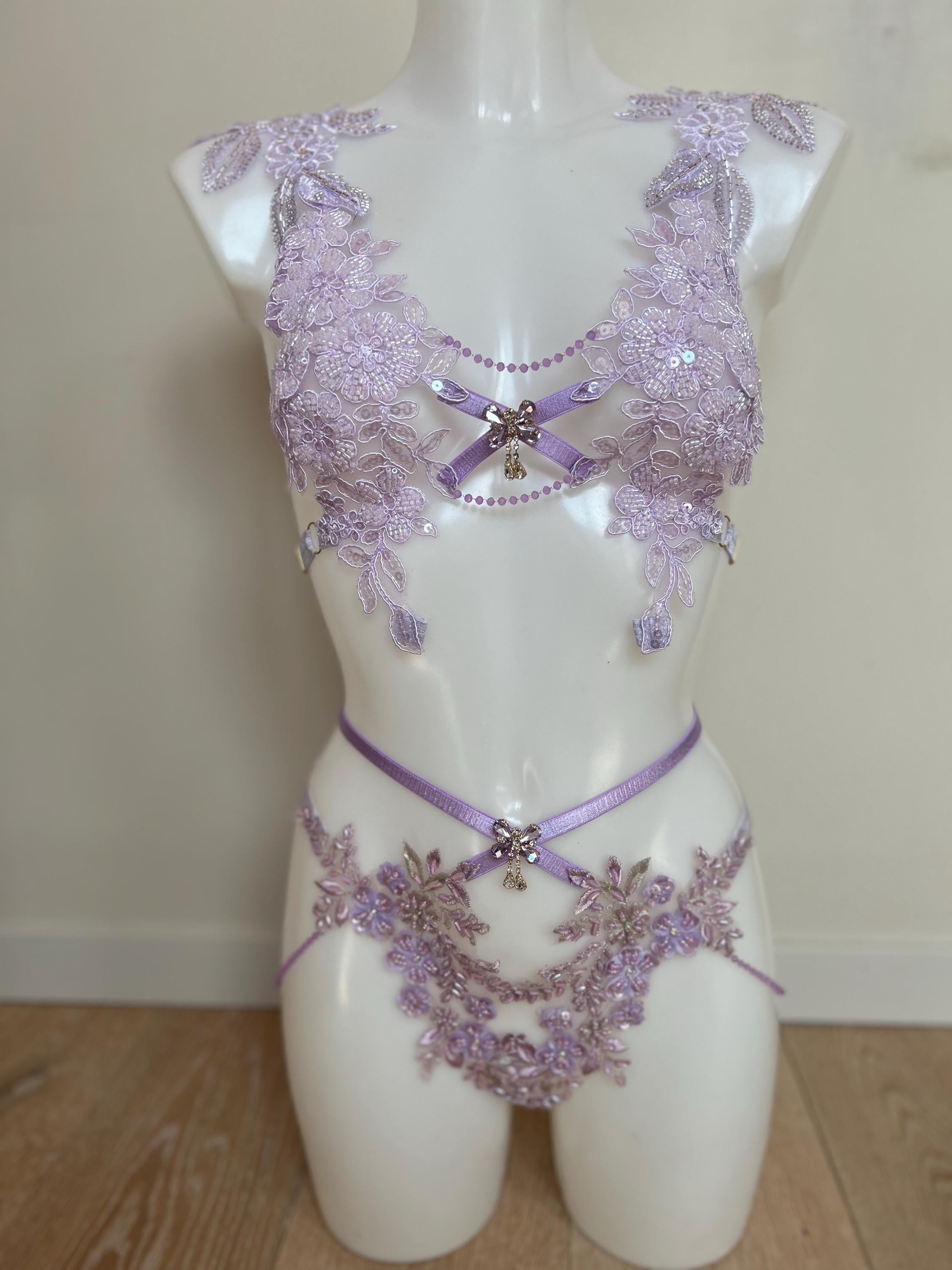 Body harnais en perles parme décoré de strass
