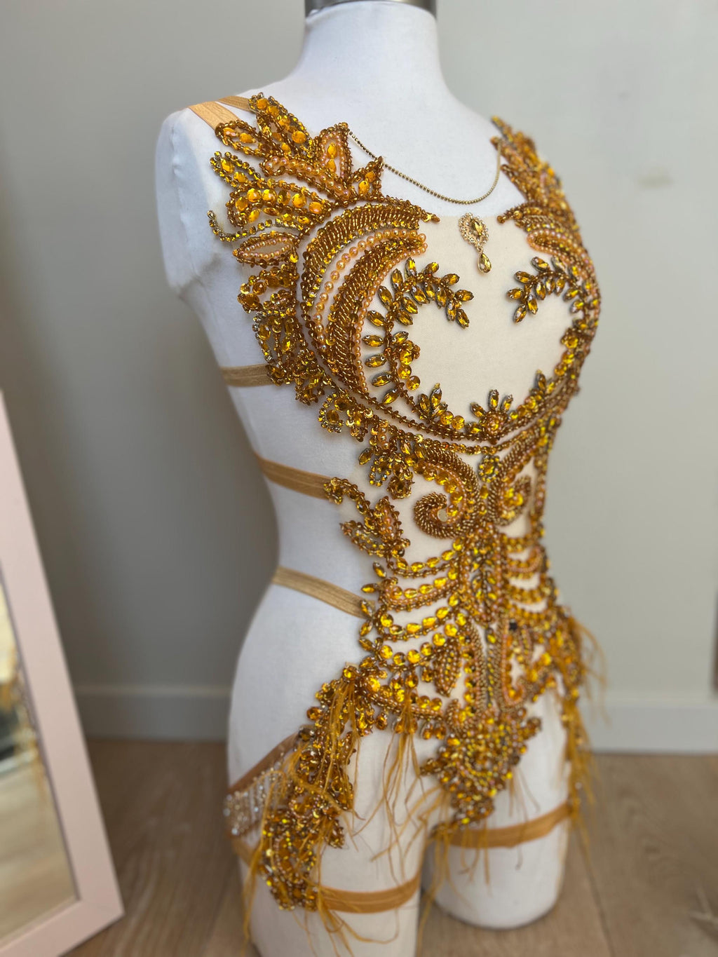 body en strass et plume précieux plusieurs coloris disponibles